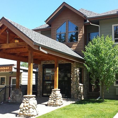Elkwater Lake Lodge And Resort Exterior photo