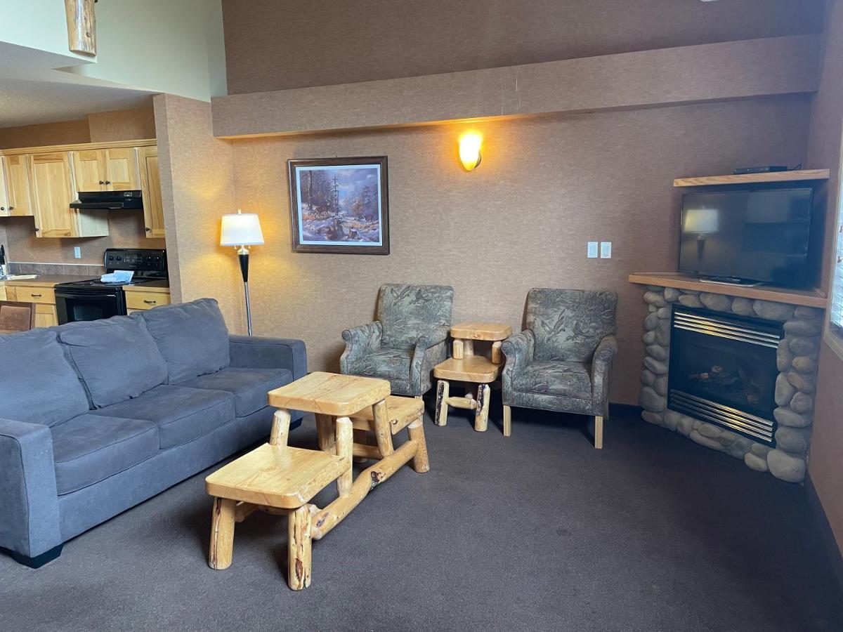 Elkwater Lake Lodge And Resort Exterior photo