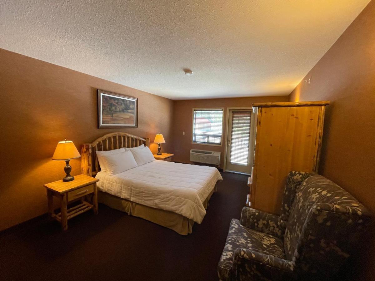 Elkwater Lake Lodge And Resort Exterior photo