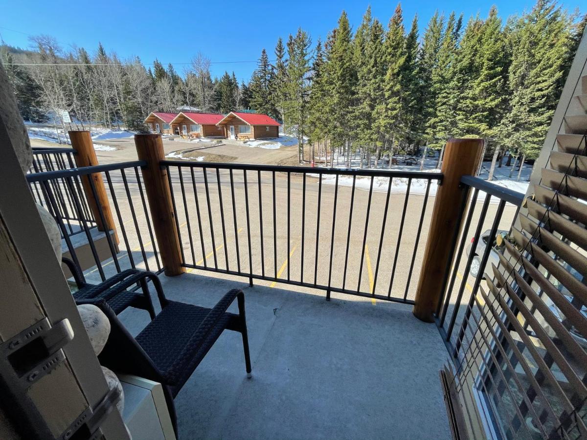 Elkwater Lake Lodge And Resort Exterior photo