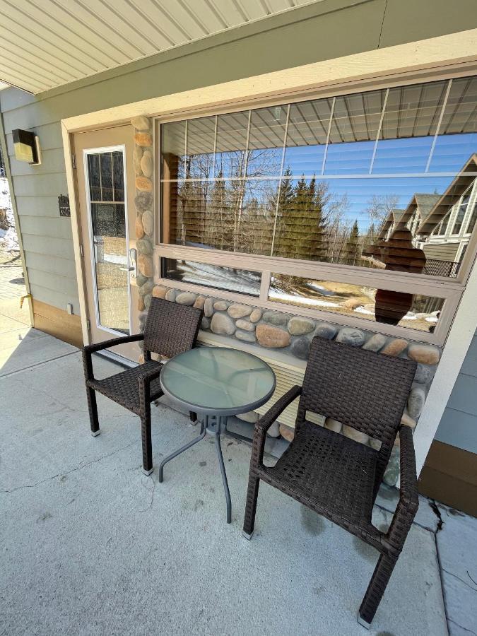 Elkwater Lake Lodge And Resort Exterior photo