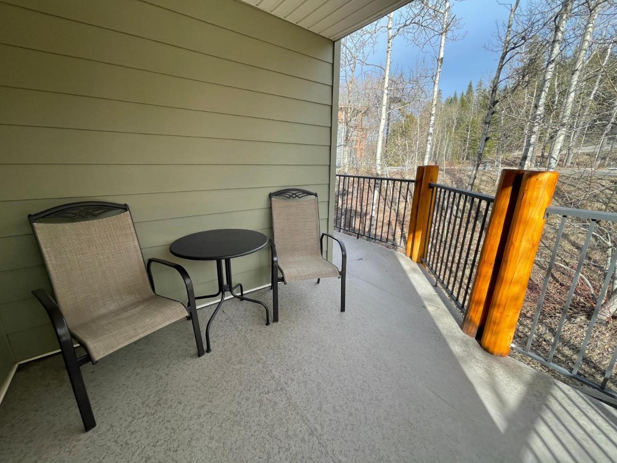 Elkwater Lake Lodge And Resort Exterior photo