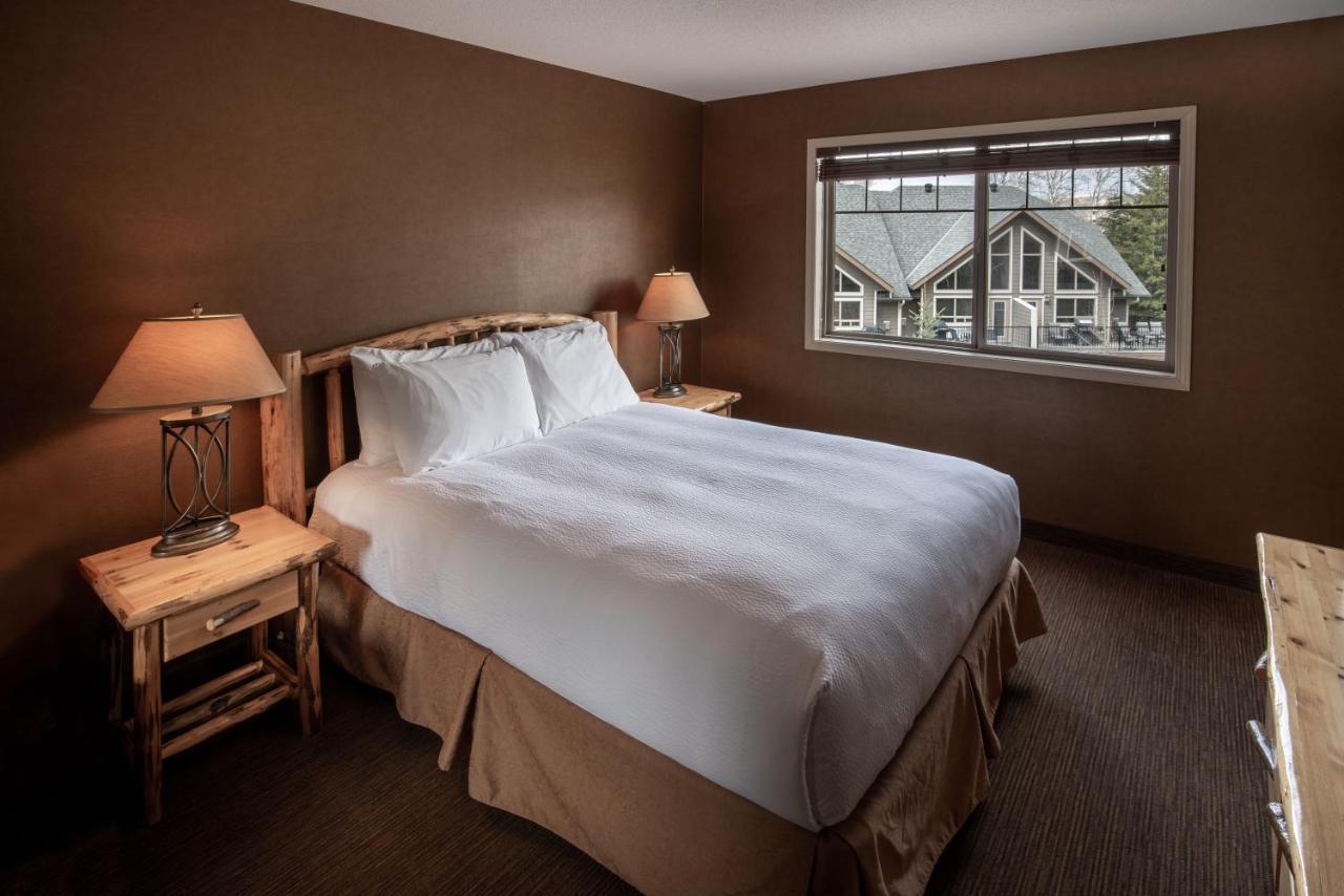 Elkwater Lake Lodge And Resort Exterior photo
