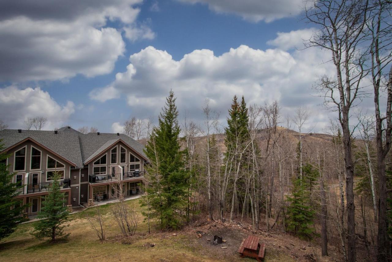 Elkwater Lake Lodge And Resort Exterior photo