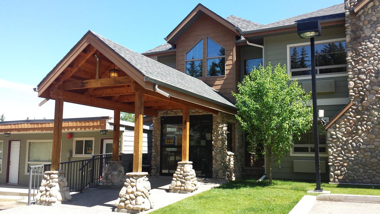 Elkwater Lake Lodge And Resort Exterior photo