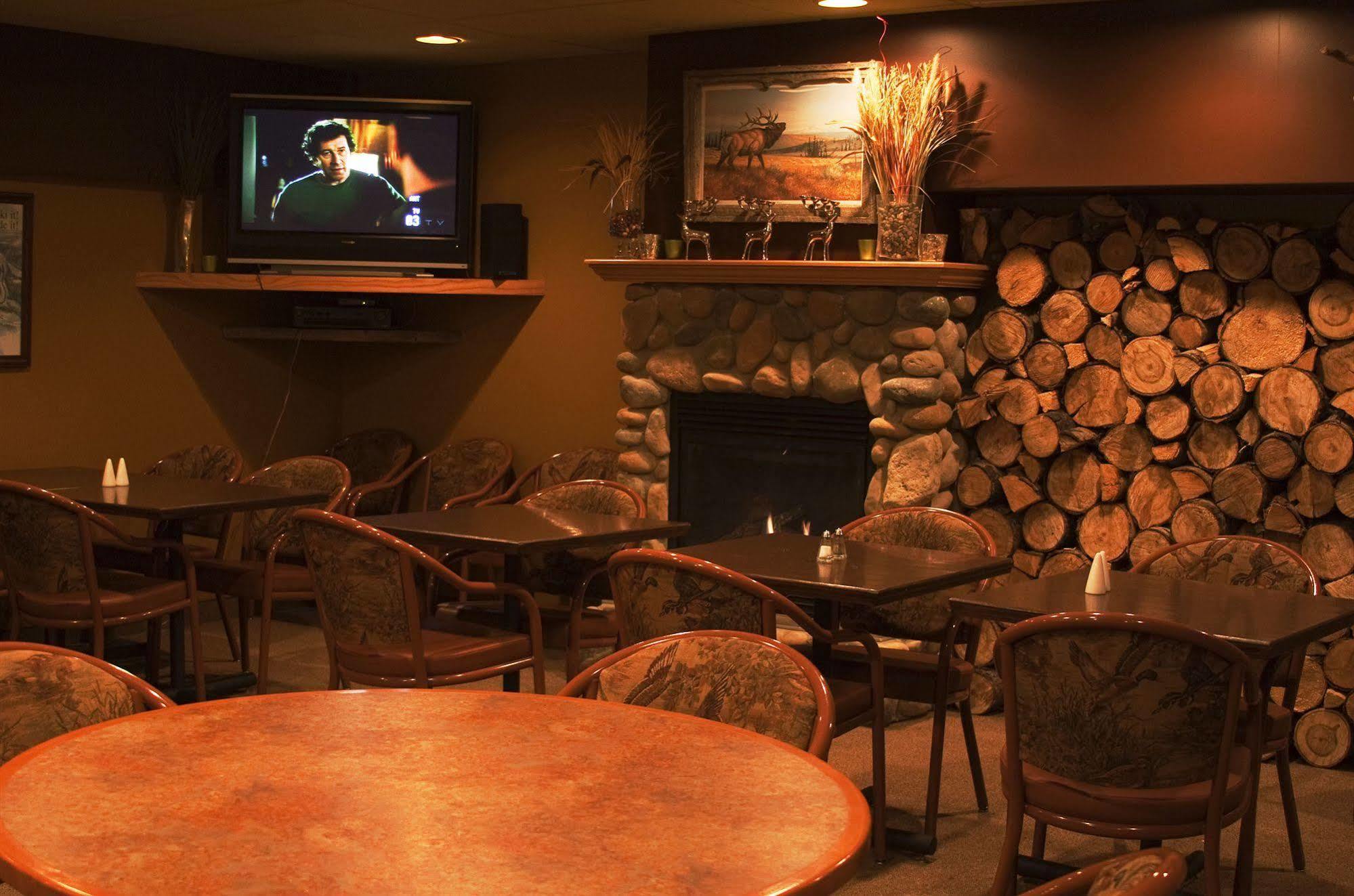 Elkwater Lake Lodge And Resort Exterior photo