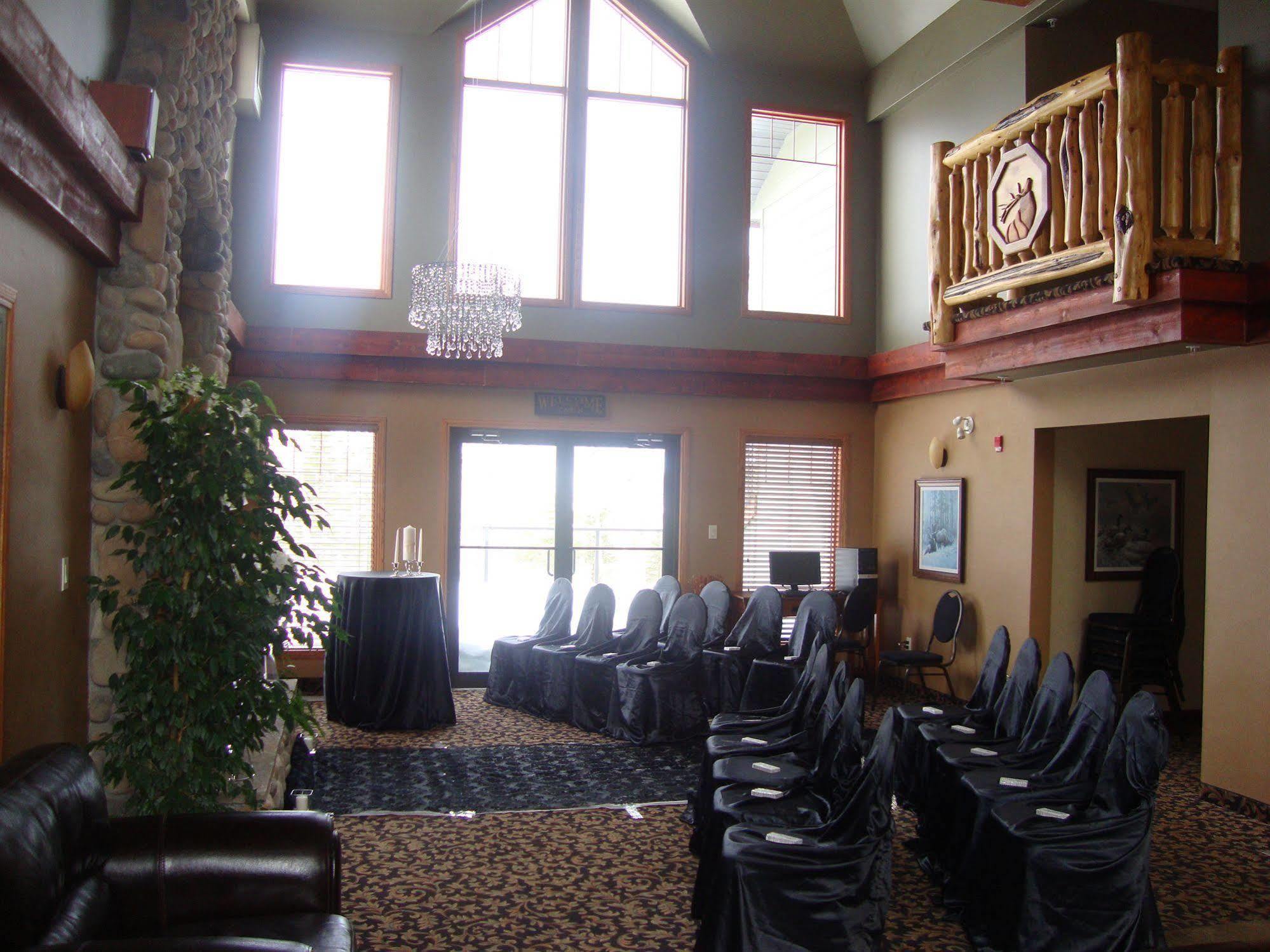 Elkwater Lake Lodge And Resort Exterior photo